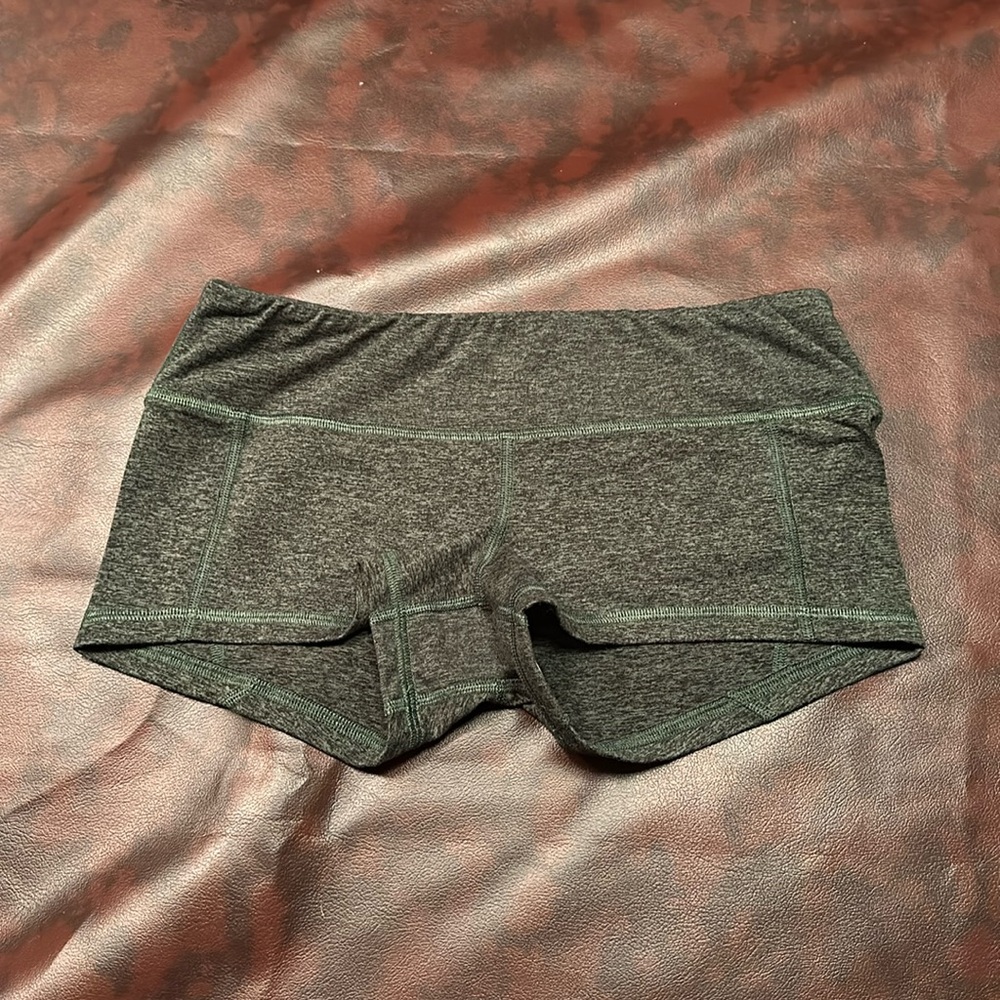 Like new FLEO low rise contour shorts. Size medium.